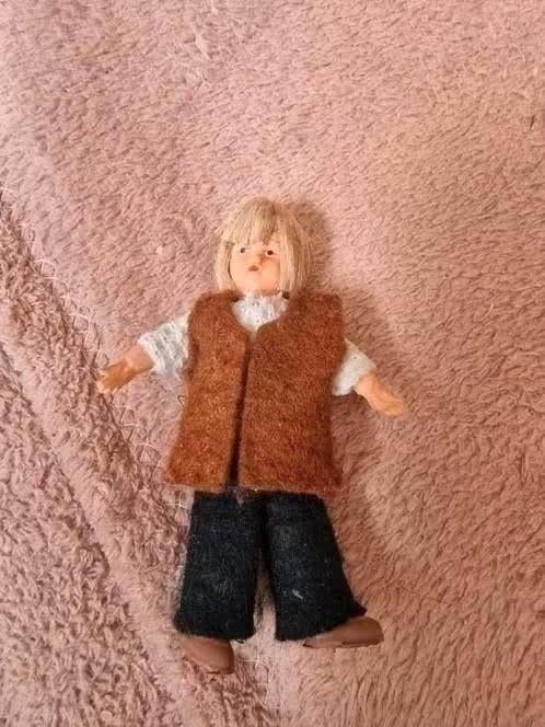 poppenhuis miniaturen ari popje nr 38, Ophalen of Verzenden, Zo goed als nieuw, Poppenhuis