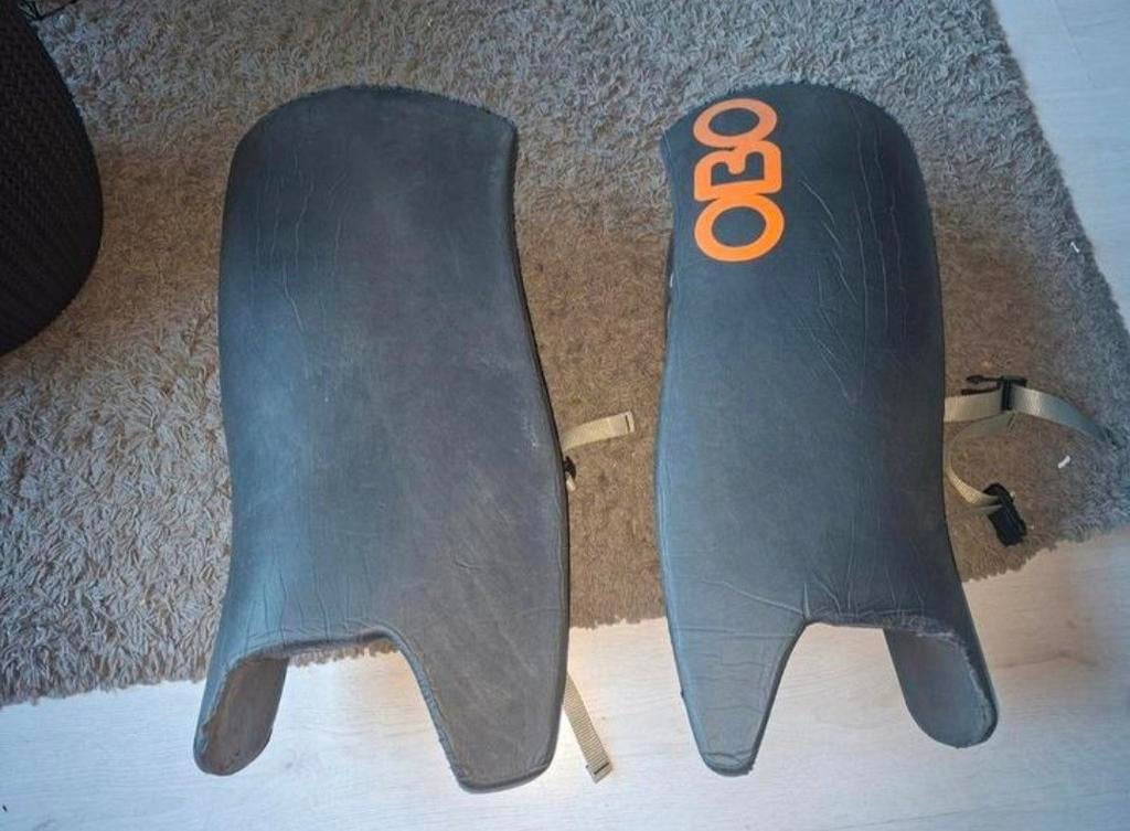 Hockey - Keeper - OBO - Legguards - Medium met hoezen(zaal), Sport en Fitness, Hockey, Ophalen, Gebruikt