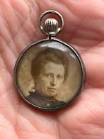Antieke zilveren Franse medaillon, Sieraden, Tassen en Uiterlijk, Antieke sieraden, Ophalen of Verzenden