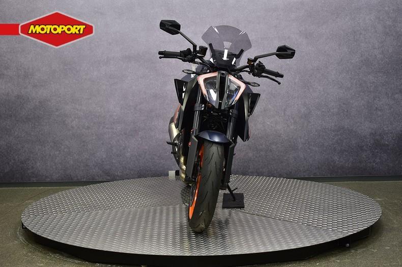 KTM 1290 SUPER DUKE R (bj 2024), KTM Sportmotorcycle GMBH, Bedrijf, Stallhofnerstrasse 3
5230  Mattighofen, AT, Wessel.Peters@ktm.com