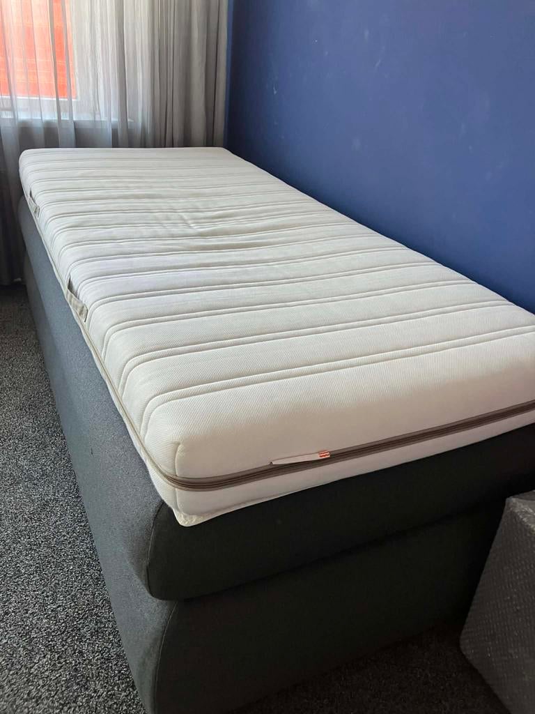 Boxspring Andelva JYSK 90x200 cm met pootjes, Ophalen, Gebruikt, 90 cm, Eenpersoons