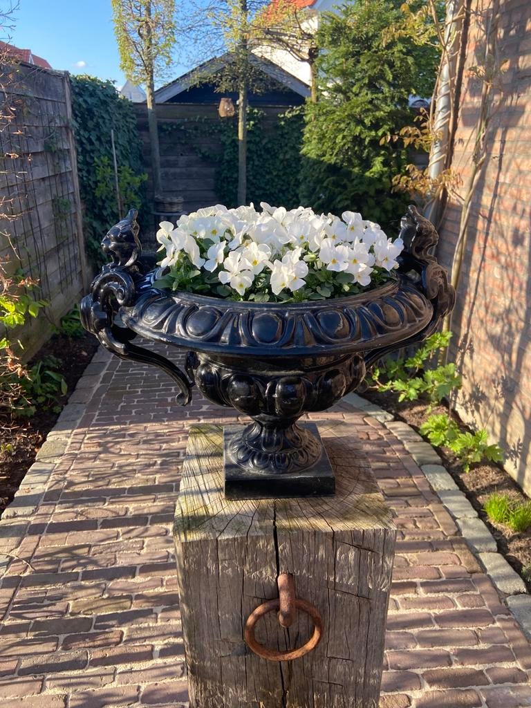 Twee gelijke tuinvazen, Tuin en Terras, Tuinvazen, Ophalen of Verzenden, Zo goed als nieuw