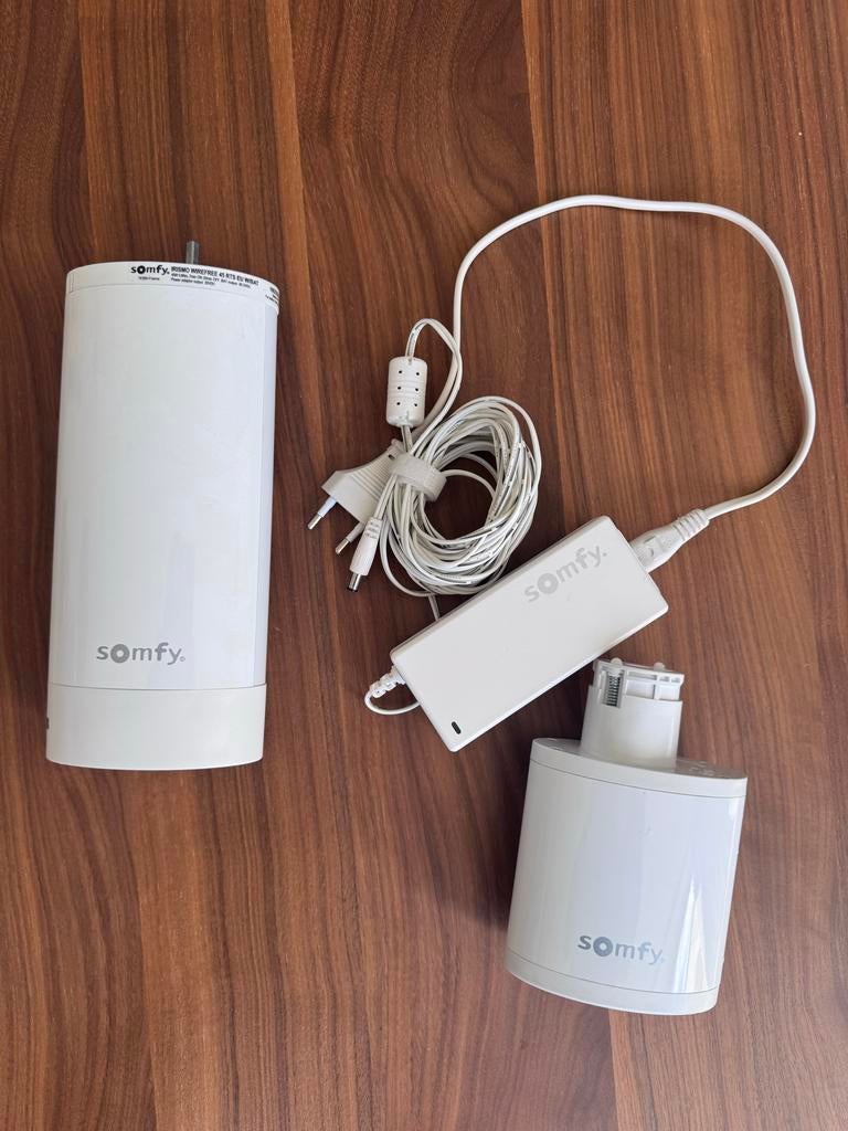 Somfy Gordijnrails motor met batterij en oplader, Huis en Inrichting, Stoffering | Gordijnen en Lamellen, Minder dan 50 cm, Wit