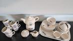 Compleet Lavendel Ontbijtservies, Ophalen of Verzenden, Zo goed als nieuw, Overige stijlen, Aardewerk