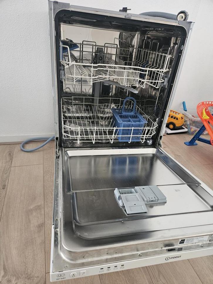 Indesit inbouw vaatwasser – werkt goed – A+, Witgoed en Apparatuur, Vaatwasmachines, Zo goed als nieuw, Inbouw, Minder dan 85 cm
