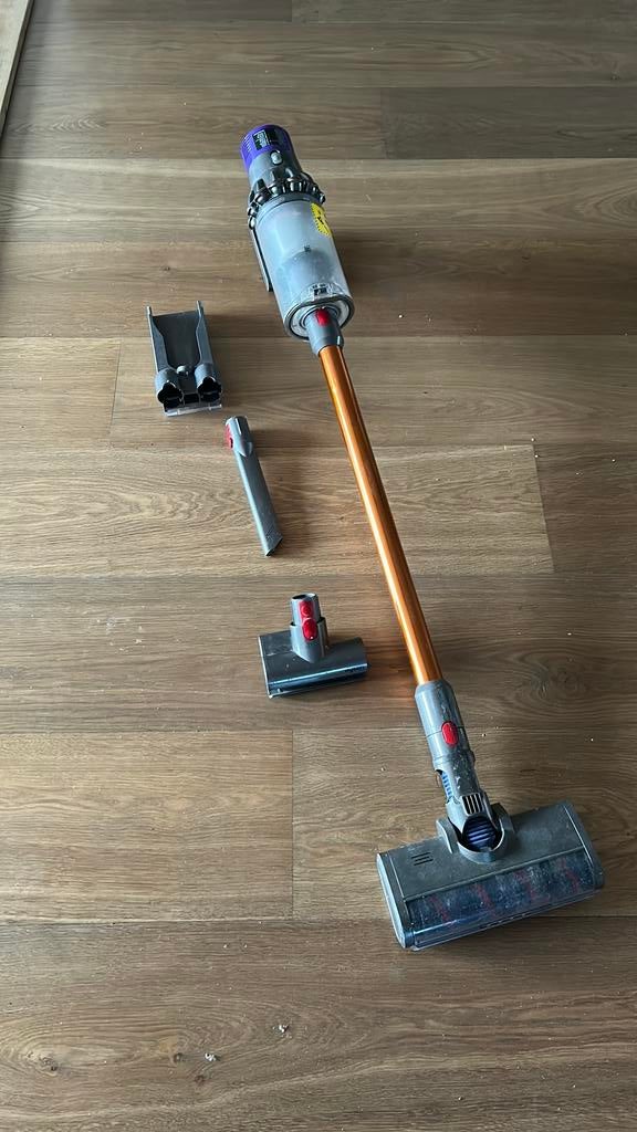 Dyson V10 Absolute draadloze stofzuiger, Witgoed en Apparatuur, Stofzuigers, Ophalen, Gebruikt, Stofzuiger, Minder dan 1200 watt