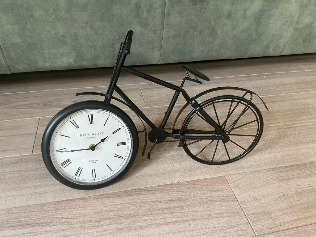 Unieke Fietsklok Kensington Station London 1879, Huis en Inrichting, Woonaccessoires | Klokken, Zo goed als nieuw, Wekker of Tafelklok