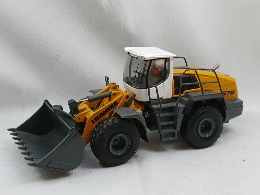 conrad  liebherr  576, Ophalen of Verzenden, Zo goed als nieuw, Auto