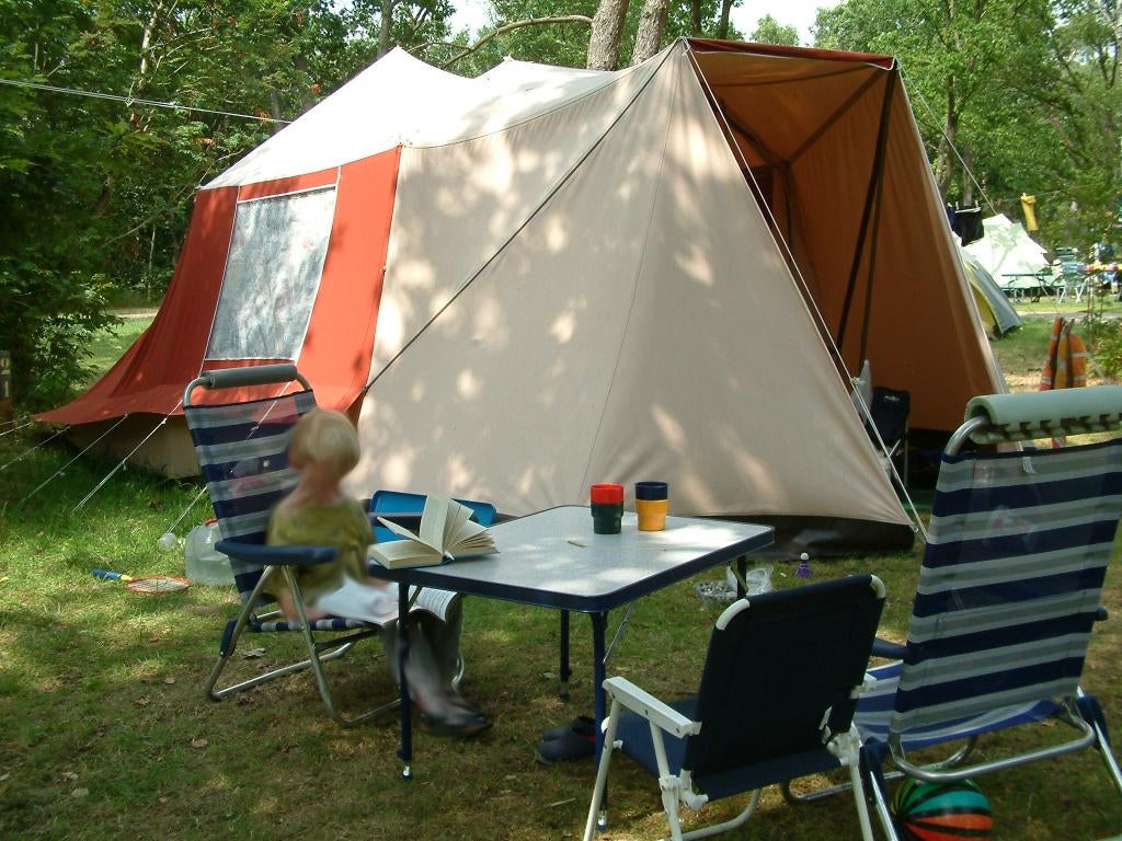 Esvo Villa 4 tent met luifel, zijstukken en binnentent, Ophalen, Gebruikt, Tot en met 4