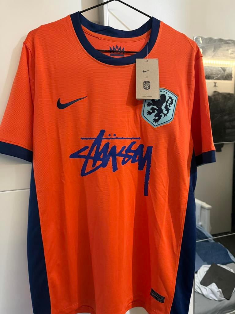 Stüssy x KNVB Voetbalshirt NIEUW, Maat L, Ophalen of Verzenden, Nieuw, Shirt