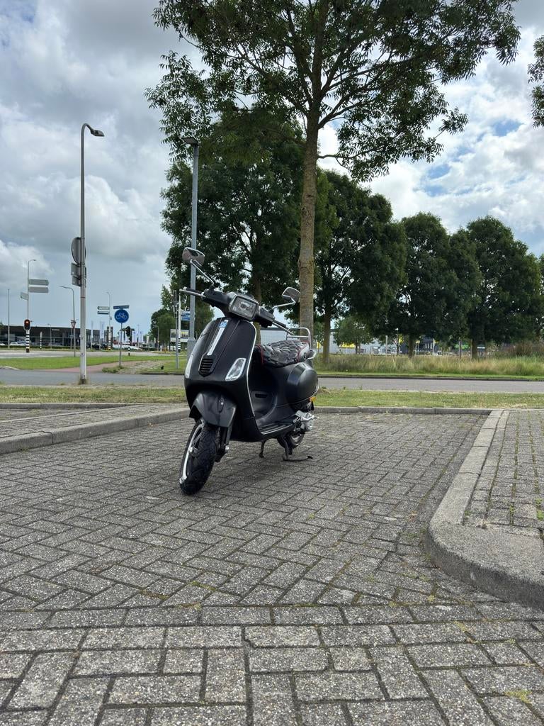 Zeer nette Vespa Sport 2012 4t 4v, Ophalen, Zo goed als nieuw, Benzine, Vespa