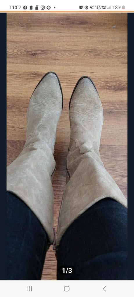 PS POELMAN beige suede cowboylaarzen mt. 39, Kleding | Dames, Schoenen, Zo goed als nieuw, Hoge laarzen, Beige, Ophalen of Verzenden