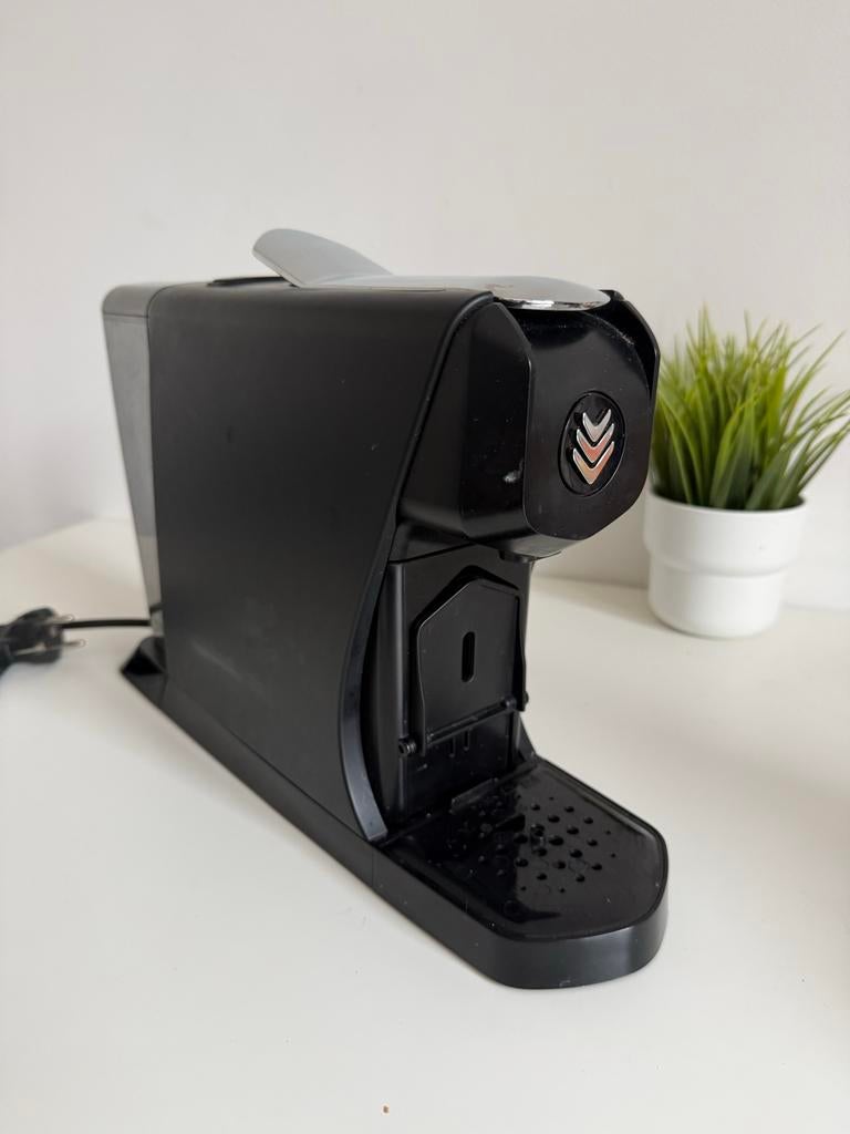 Compacte zwarte koffiemachine Malongo voor pads en cups, Witgoed en Apparatuur, Koffiezetapparaten, Koffiepads en cups, Koffiemachine