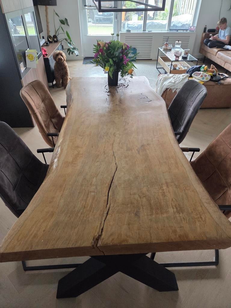 Handgemaakte houten boomstamtafel met 4 stoelen complete set, Huis en Inrichting, Ophalen of Verzenden