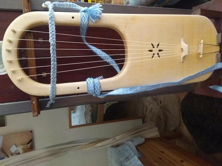 Lier, 6 snaren, handgemaakt, mooie klank, Muziek en Instrumenten, Snaarinstrumenten | Overige, Nieuw, Overige typen, Ophalen