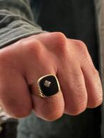 Vintage 8 karaat zegelring met onyx en een saffier, 20 of groter, Heer, Ophalen of Verzenden, Zo goed als nieuw