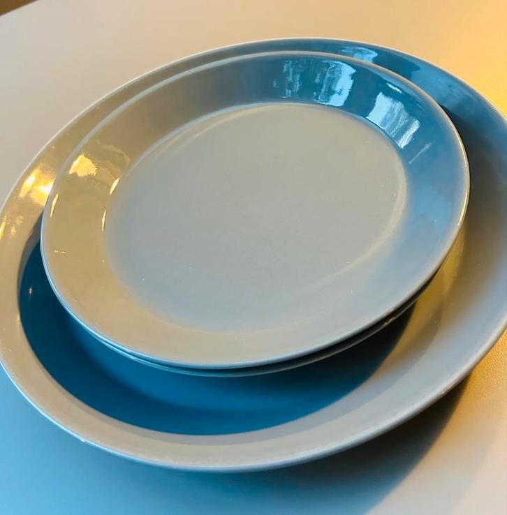 Iittala Teema Arabia drie borden lichtgrijs, als nieuw, Huis en Inrichting, Keuken | Servies, Zo goed als nieuw, Bord(en), Effen