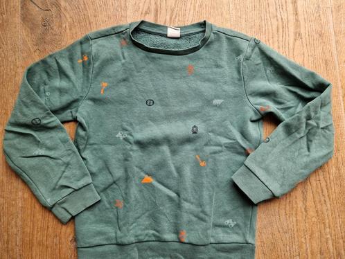 Groene trui met leuke print maat 122 - 128, Kinderen en Baby's, Kinderkleding | Maat 122, Zo goed als nieuw, Jongen, Trui of Vest