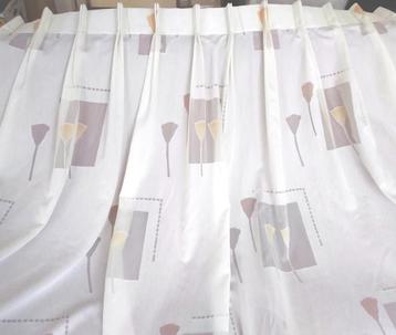 2 Luxe witte vitrage van 243 cm hoog en elk 153 cm breed beschikbaar voor biedingen