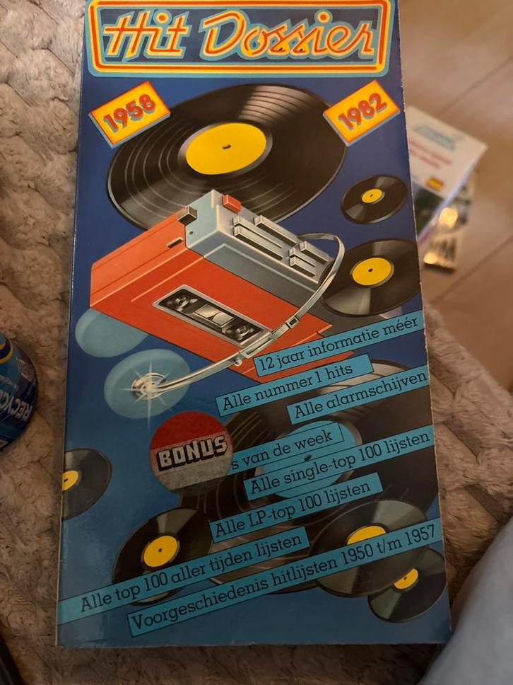 Hit Dossier 1958-1982, Boeken, Muziek, Artiest, Ophalen of Verzenden