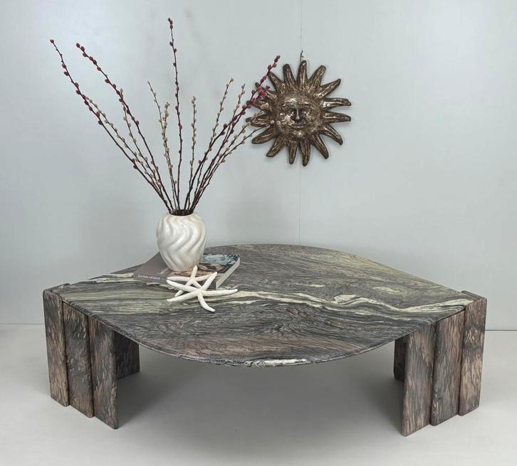 Cat Eye Shaped Cippolino Marble Coffee Table Roche Bobois, Huis en Inrichting, Tafels | Salontafels, Zo goed als nieuw, Minder dan 50 cm