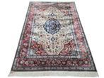 Handgeknoopt Perzisch wol Isfahan tapijt medallion 230x332cm