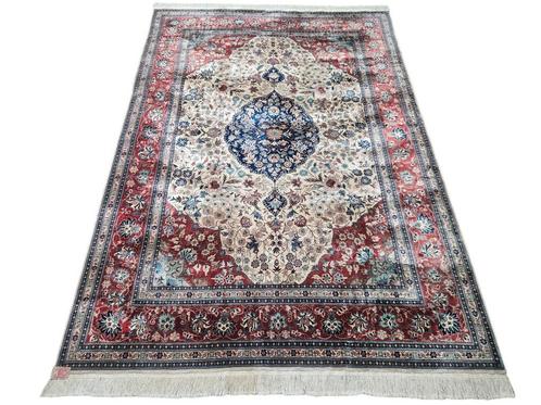 Handgeknoopt Perzisch wol Isfahan tapijt medallion 230x332cm, Huis en Inrichting, Stoffering | Tapijten en Kleden, Zo goed als nieuw