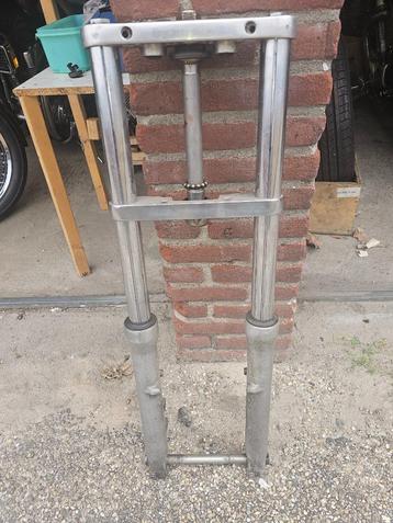 Voorvork en een wiel beschikbaar voor biedingen