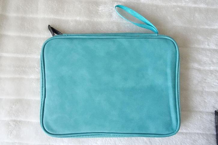 Hele mooie NIEUWE Tablet (of Kleine Laptop ) Hoes !(30x23cm), Computers en Software, Tablet-hoezen, Nieuw, Bescherming voor- en achterkant