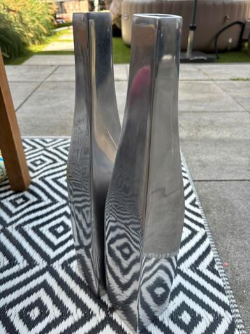 2 vazen zilver beschikbaar voor biedingen