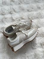 New Balance 327 (beige & wit), Kleding | Dames, Schoenen, Ophalen of Verzenden, Zo goed als nieuw, Wit, Sneakers of Gympen