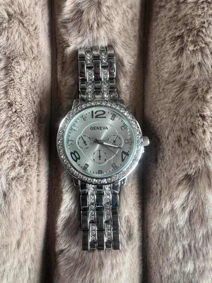 Zilverkleurig Dameshorloge, Sieraden, Tassen en Uiterlijk, Horloges | Dames, Nieuw, Polshorloge, Overige merken, Zilver, Staal