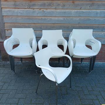 18 x partij witte design stoelen ( Acta ) kantine stoelen.  beschikbaar voor biedingen