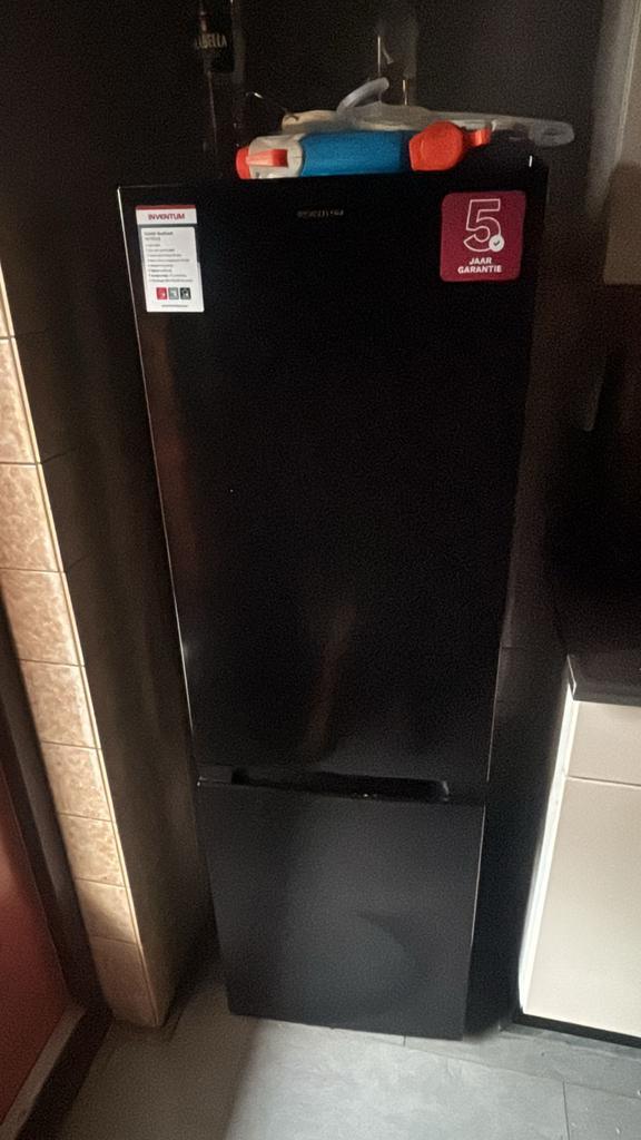 Zwarte Koelkast met Vriesvak - Inventum, Witgoed en Apparatuur, Koelkasten en IJskasten, Gebruikt, Met vriesvak, 150 tot 200 liter