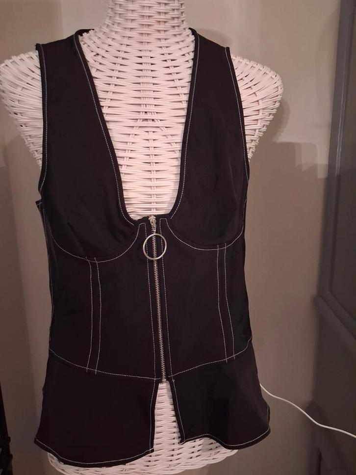 Kerst gilet met apart detail, Kleding | Dames, Tops, Zo goed als nieuw, Maat 38/40 (M), Zwart, Zonder mouw, Ophalen of Verzenden