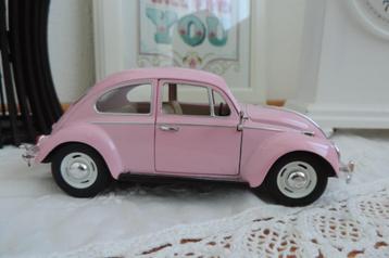 VW kever in roze, 1/24, nieuw beschikbaar voor biedingen
