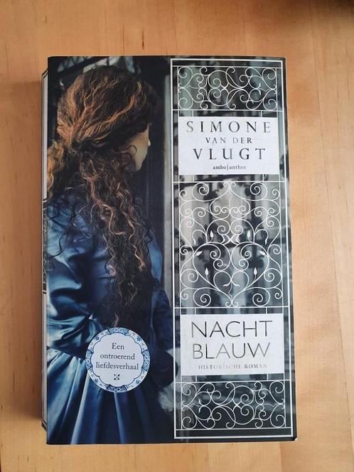 NACHTBLAUW   van Simone van der Vlugt, Boeken, Historische romans, Zo goed als nieuw, Ophalen of Verzenden