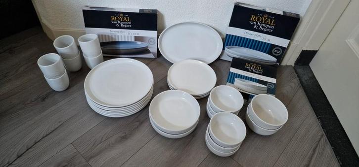 Divers ah royal van kempen en begeer servies borden kommen, Huis en Inrichting, Keuken | Servies, Zo goed als nieuw, Compleet servies