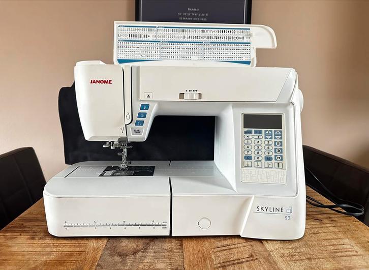 Janome Skyline S3 - Zo goed als nieuw!, Hobby en Vrije tijd, Naaimachines en Toebehoren, Zo goed als nieuw, Naaimachine, Janome