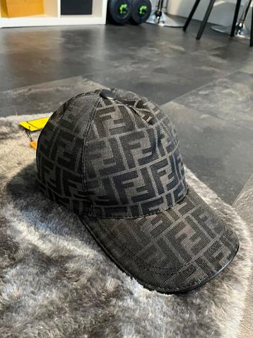 Fendi pet - maat M beschikbaar voor biedingen