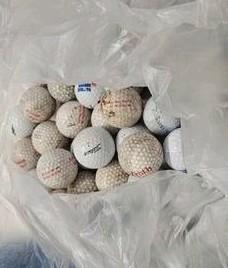 Tas met 53 golfballen beschikbaar voor biedingen