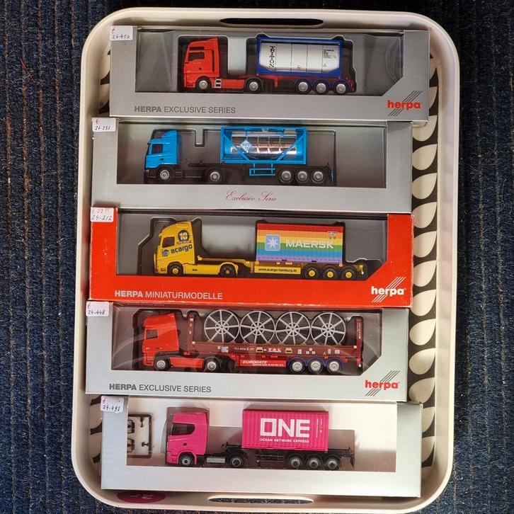 CONTAINER TRUCKS DIVERS 1:87 - H0, Hobby en Vrije tijd, Modelauto's | 1:87, Zo goed als nieuw, Bus of Vrachtwagen, Overige merken