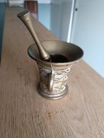 Antieke vijzel met stamper, Ophalen