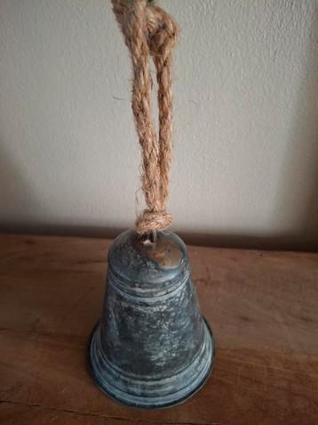 Blikken Bel met Touw beschikbaar voor biedingen