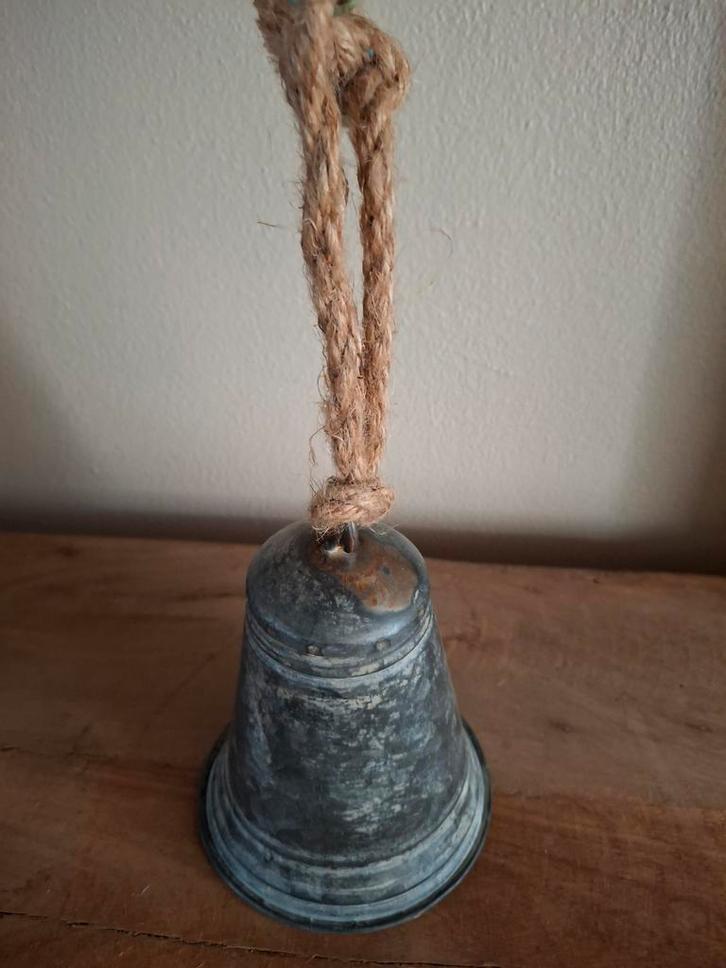 Blikken Bel met Touw, Huis en Inrichting, Woonaccessoires | Klokken, Gebruikt, Overige typen, Analoog, Ophalen of Verzenden