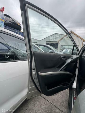 deur linksvoor grijs Toyota Corolla Verso ('02-'06) beschikbaar voor biedingen