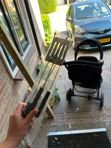 Bbq set, 3 stuks beschikbaar voor biedingen