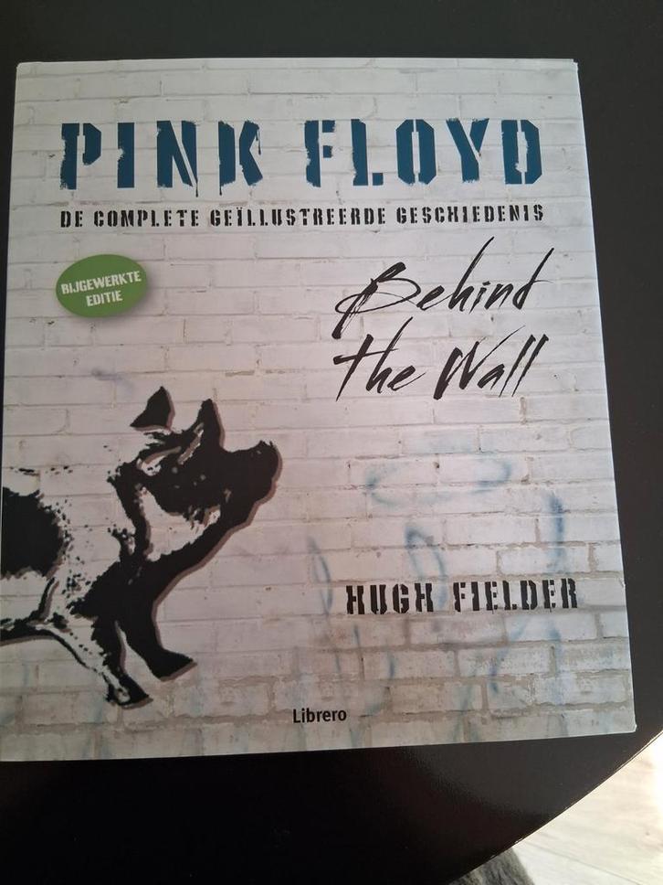 Pink Floyd: Behind the Wall - Geïllustreerde Geschiedenis, Boeken, Muziek, Zo goed als nieuw, Artiest, Ophalen of Verzenden