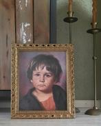 Vintage prent van huilend jongetje in goudkleurige lijst, Ophalen of Verzenden