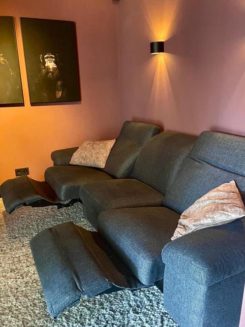 Driezitsbank met 2 electrische relaxseats antraciet/grijs, Huis en Inrichting, Banken | Bankstellen, Gebruikt, Rechte bank, Driepersoons